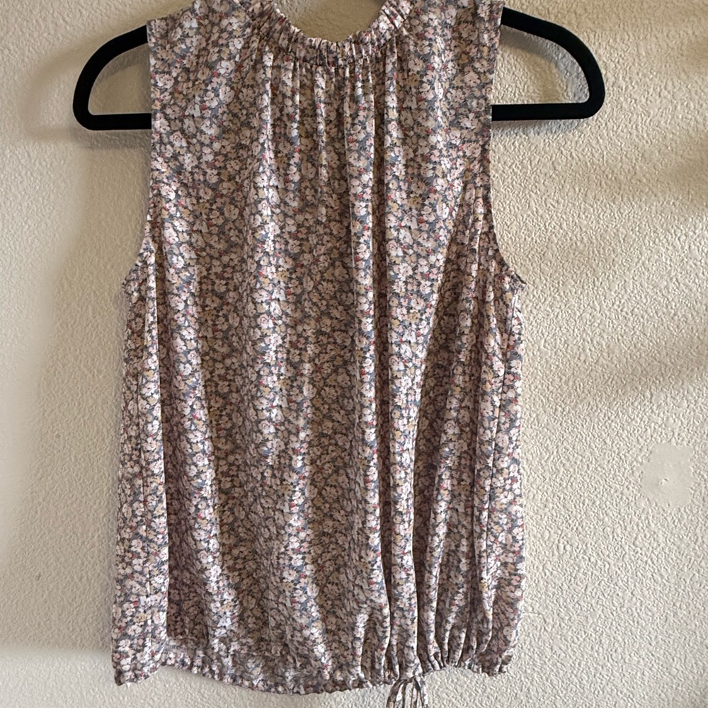 Robin K Floral Print Sleeveless Blouse